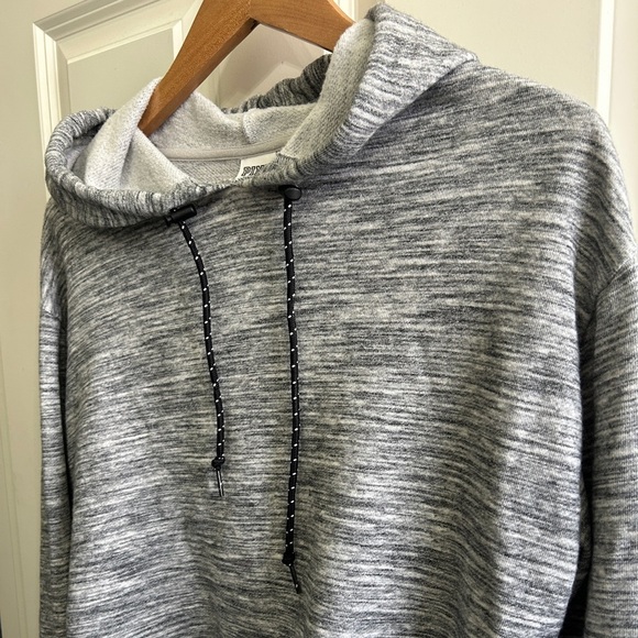 EUC Victoria’s Secret PINK grey space dye cropped hoodie, size M. Back cutout - Picture 5 of 13